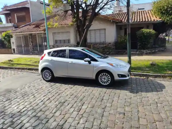 Ford Fiesta Kinetic 1.6 Titanium 120Cv 2016 - foto 2
