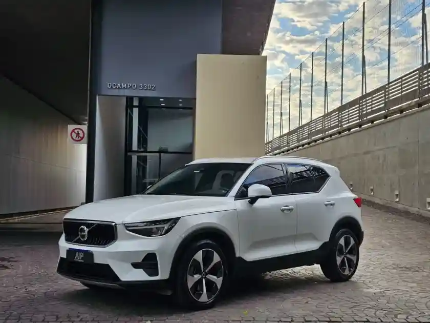 Volvo Xc40 2.0 Mhev B4 Plus Fwd 2024 - foto 1