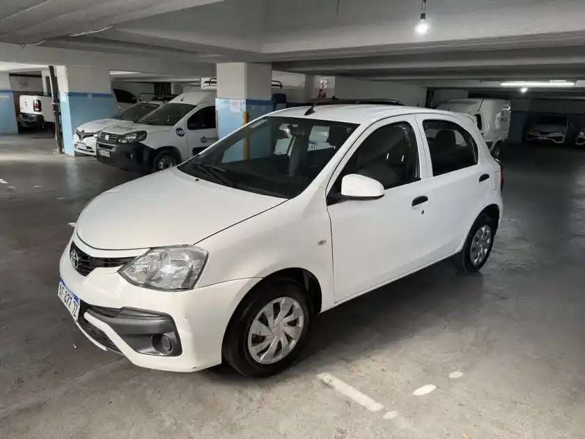 Toyota Etios 1.5 X 6Mt My19 2023 - foto 1