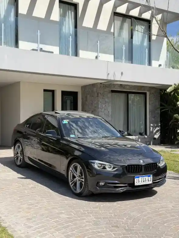 Bmw Serie 3 3.0 330I Sedan Sport Line 252Cv 2018 - foto 1