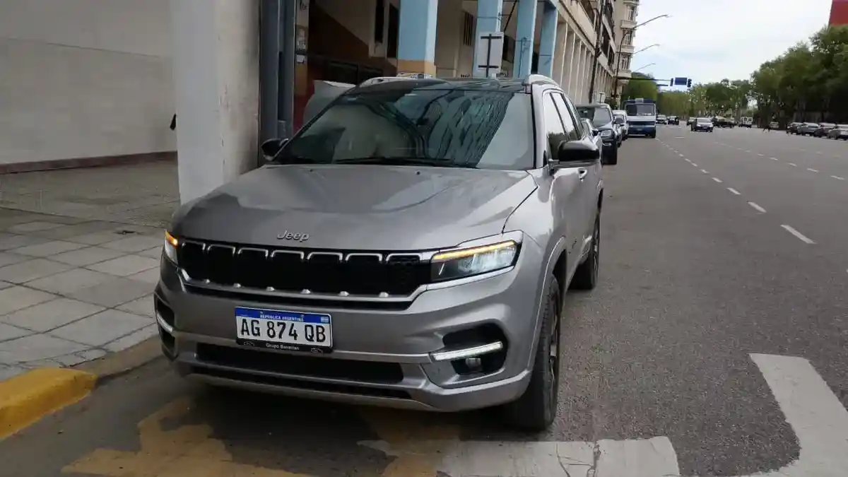 Jeep Commander 2.0 Td380 At9 4X4 7Pas Overland 2024 - foto 1