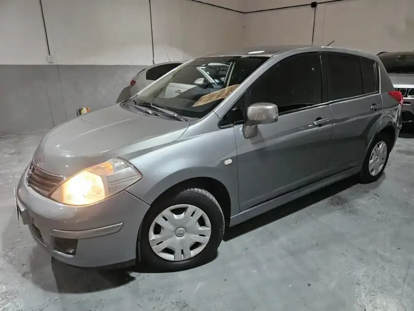 Nissan Tiida 1.8 Visia 2013 - foto 1