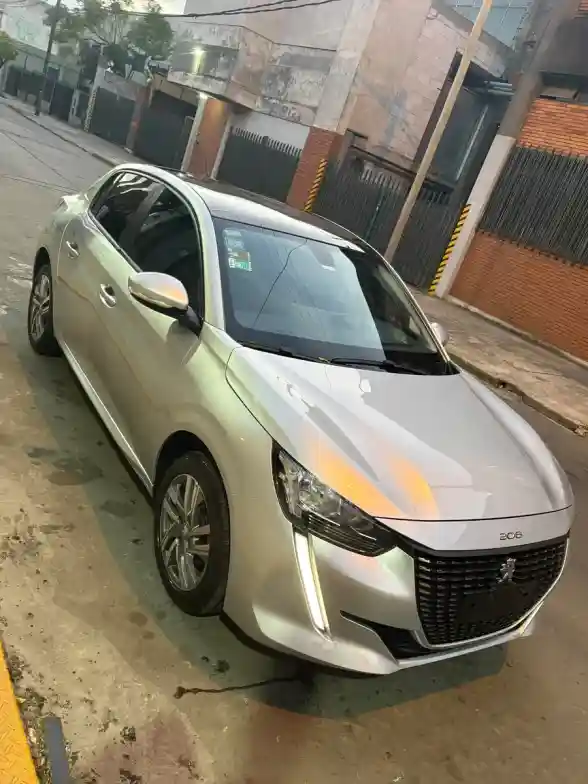 Peugeot 208 1.6 Allure 2022 - foto 2