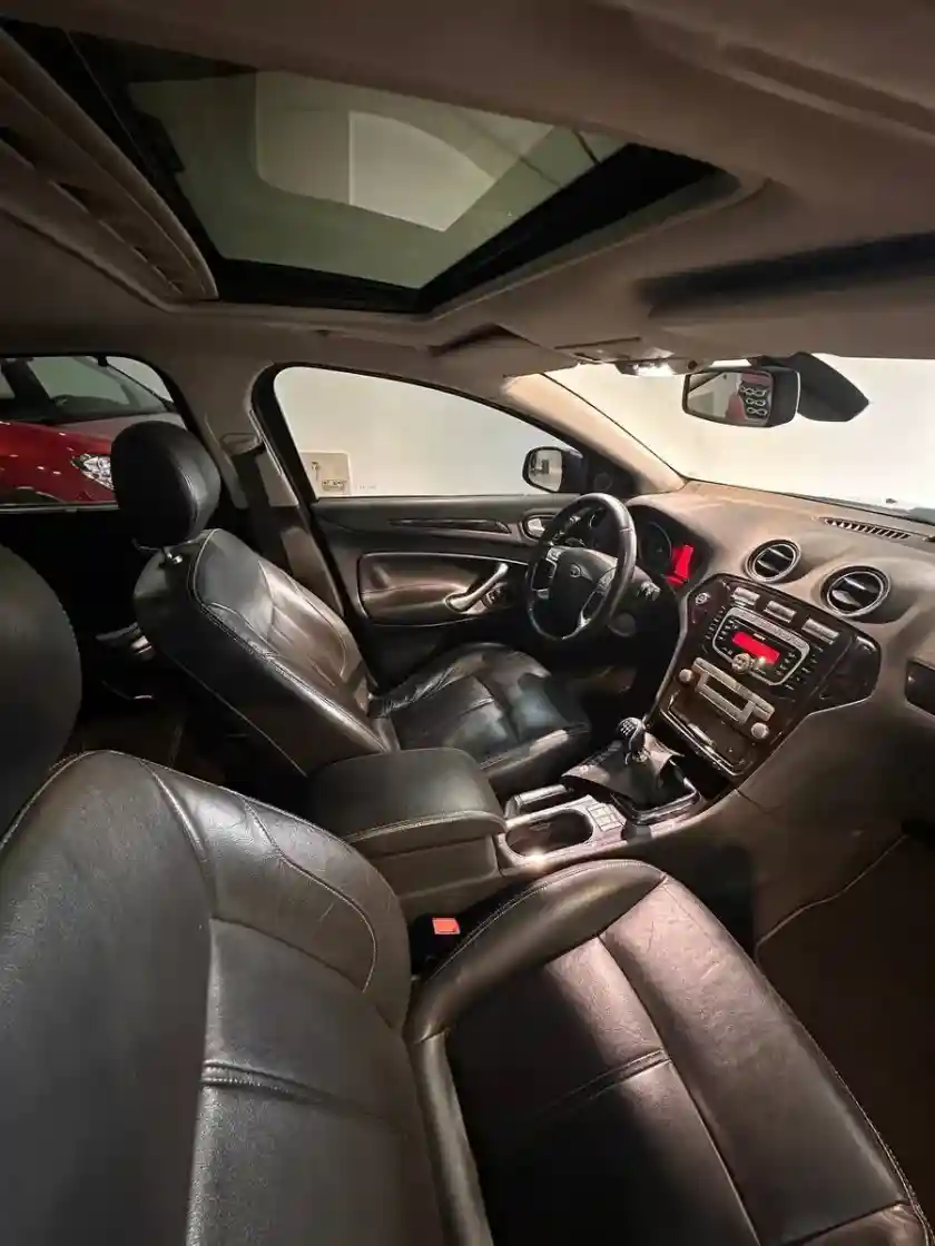Ford Mondeo Ghia 2.0 Tdci 2011 - foto 5