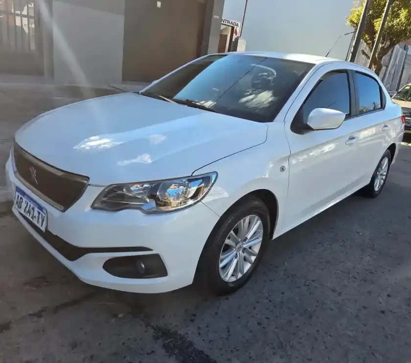 Peugeot 301 1.6 Allure 2018 - foto 2