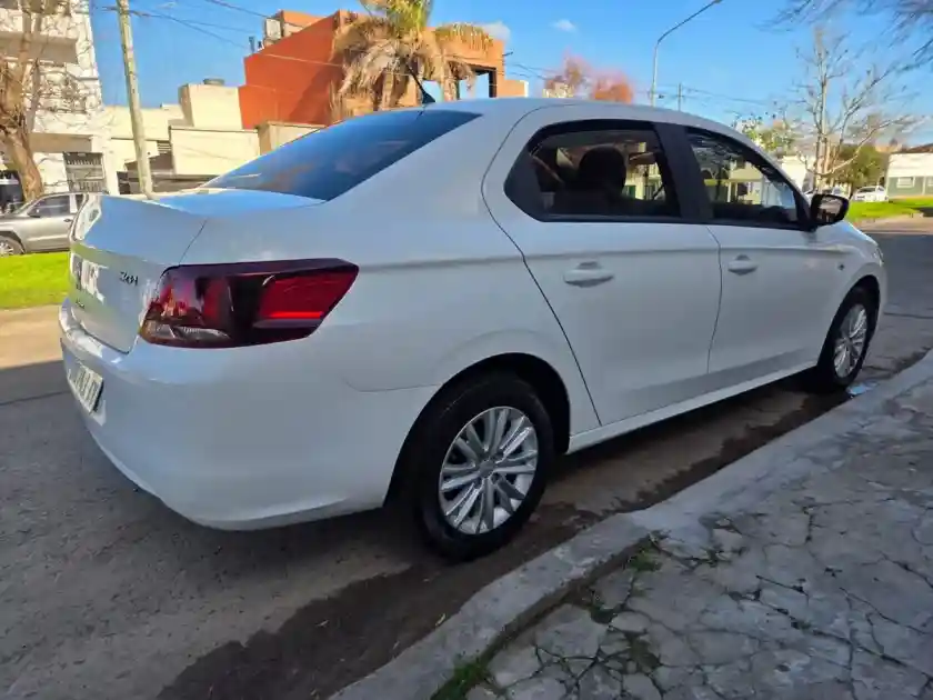 Peugeot 301 1.6 Allure 2018 - foto 4