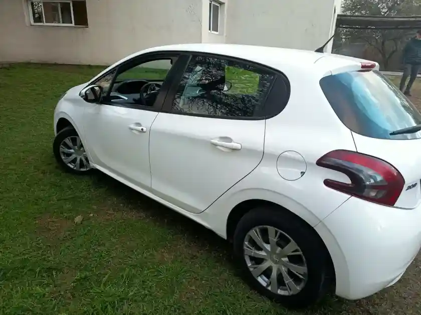 Peugeot 2008 1.6 Active 2018 - foto 2