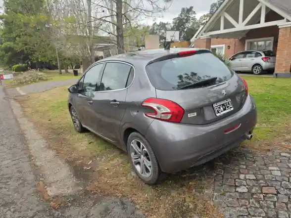 Peugeot 208 1.6 Feline Pack Cuir 2015 - foto 1