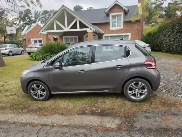 Peugeot 208 1.6 Feline Pack Cuir 2015 - foto 2