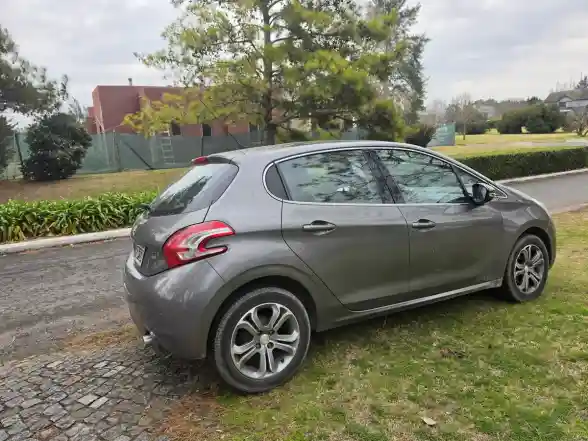 Peugeot 208 1.6 Feline Pack Cuir 2015 - foto 3