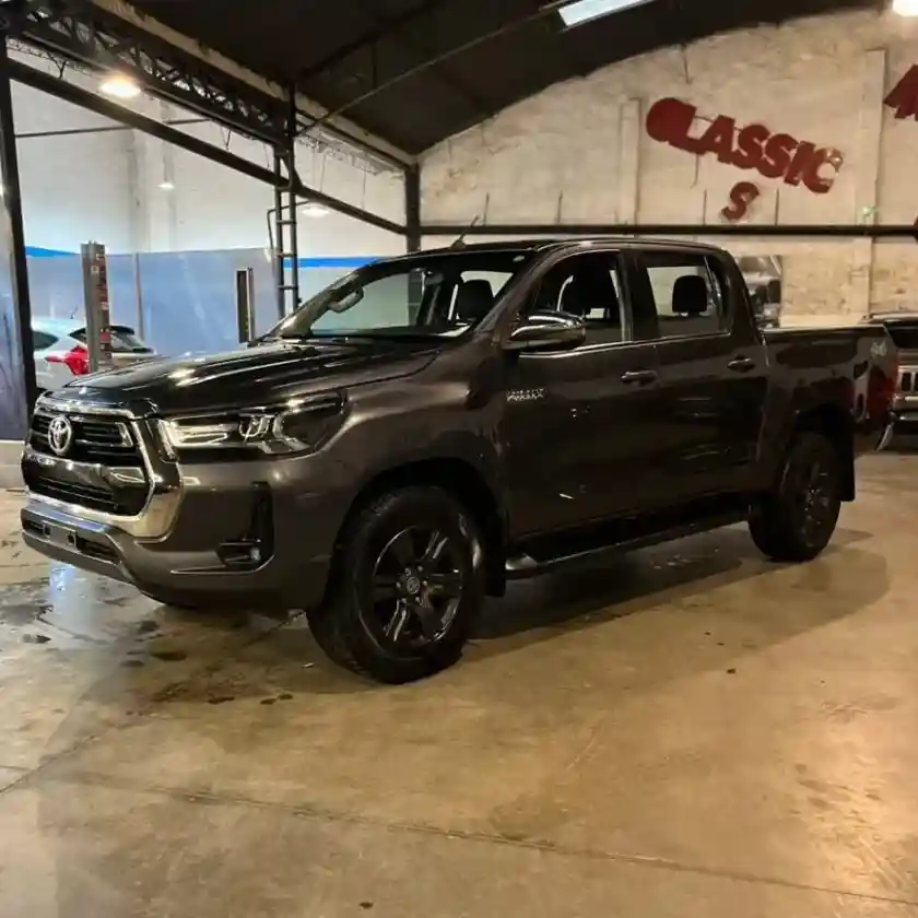 Toyota Hilux Pick-Up 2.8 Cd Srv 204Cv 4X4 At 2023 - foto 1
