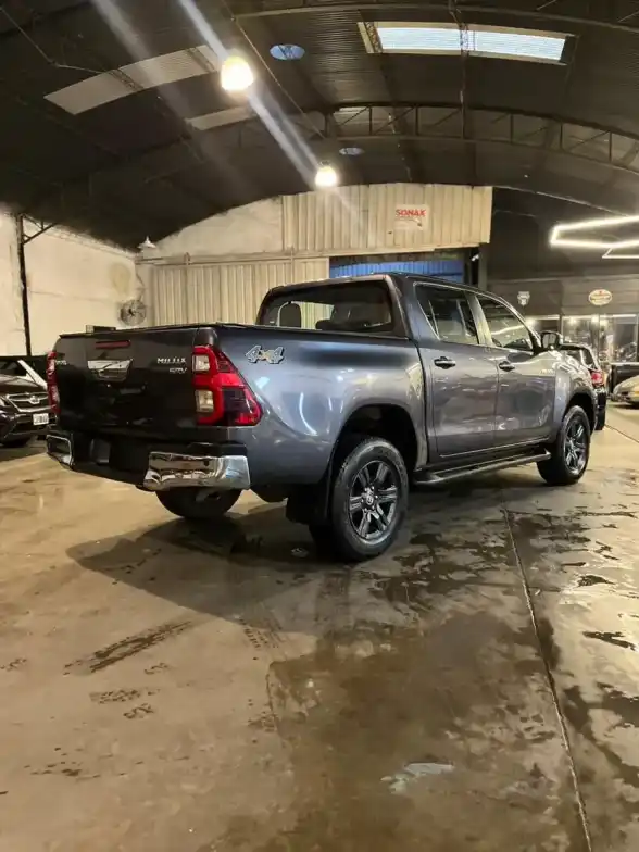 Toyota Hilux Pick-Up 2.8 Cd Srv 204Cv 4X4 At 2023 - foto 4