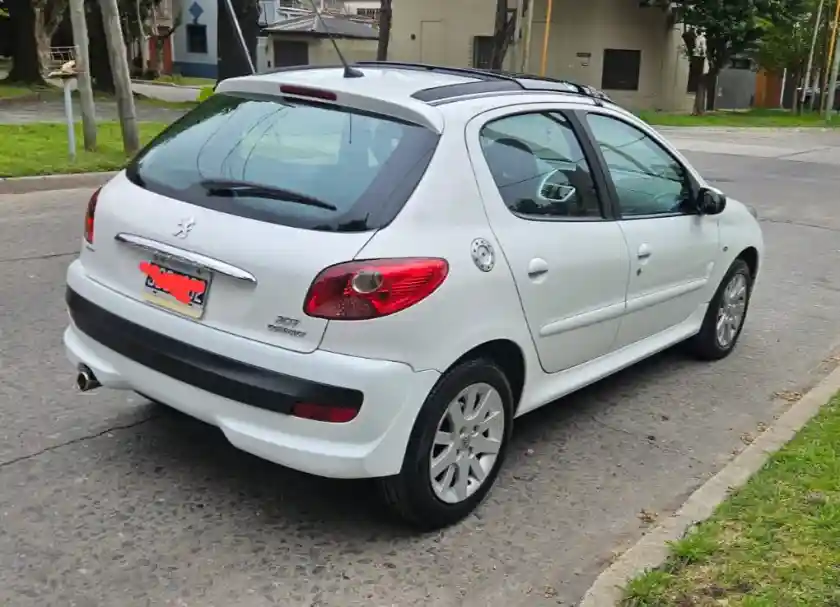 Peugeot 207 Compact 1.6 Sedan Xt 2010 - foto 3