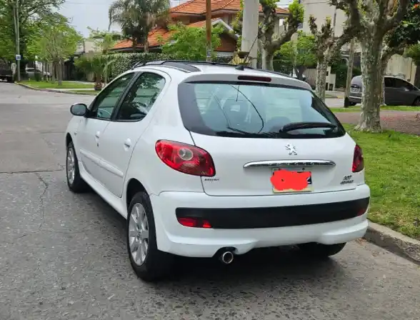 Peugeot 207 Compact 1.6 Sedan Xt 2010 - foto 4
