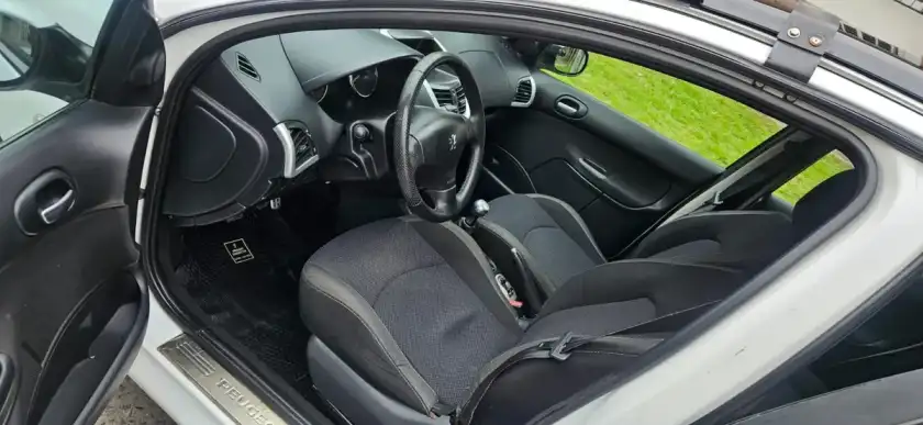 Peugeot 207 Compact 1.6 Sedan Xt 2010 - foto 5