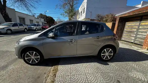 Peugeot 208 1.6 Allure 2017 - foto 4