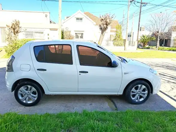 Renault Sandero 1.6 Authentique Pack I 90Cv 2014 - foto 2