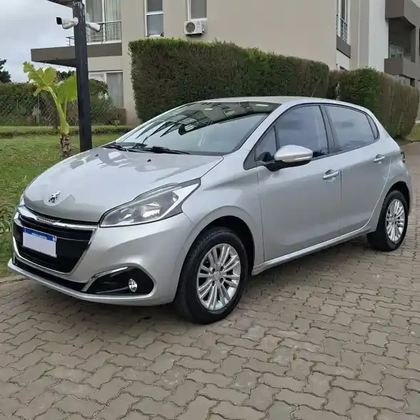 Peugeot 208 1.5 Allure Touch Smeg 2017 - foto 1