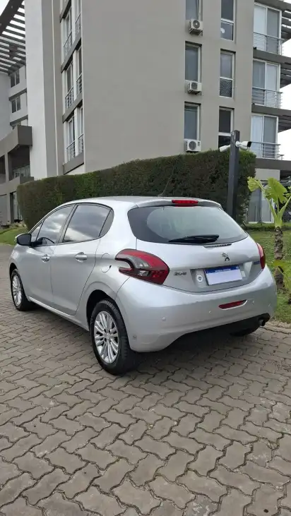 Peugeot 208 1.5 Allure Touch Smeg 2017 - foto 2