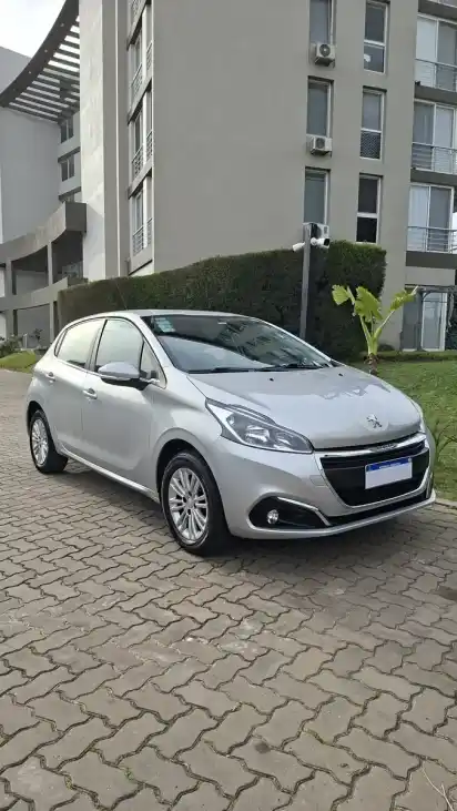 Peugeot 208 1.5 Allure Touch Smeg 2017 - foto 3