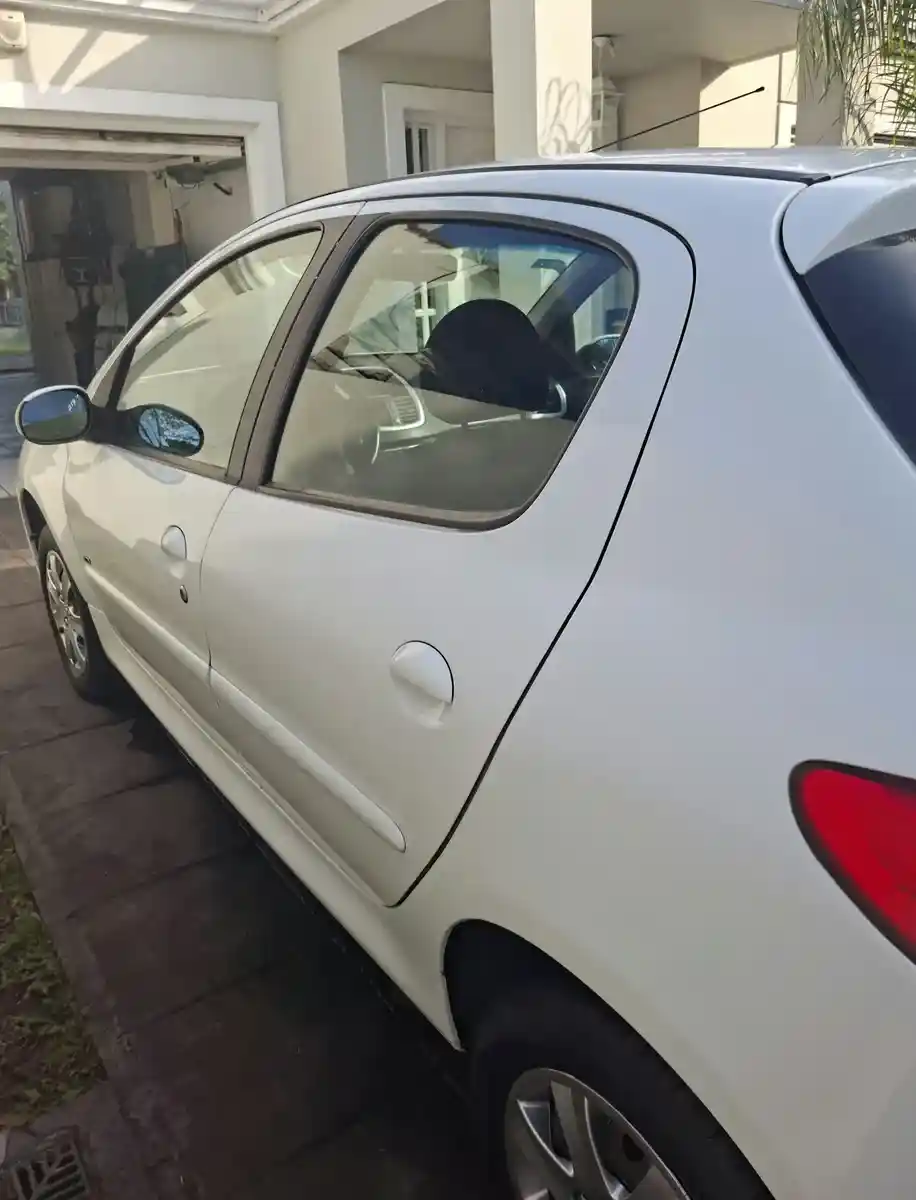 Peugeot 207 1.4 Allure Hdi 70Cv 2016 - foto 2