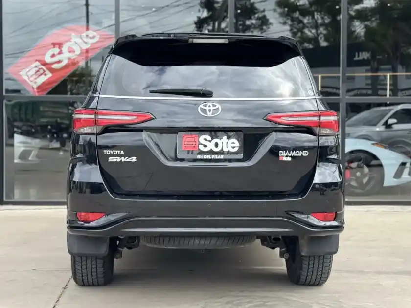 Toyota Sw4 2.8 Tdi Diamond 4X4 6At 7As 2024 - foto 4