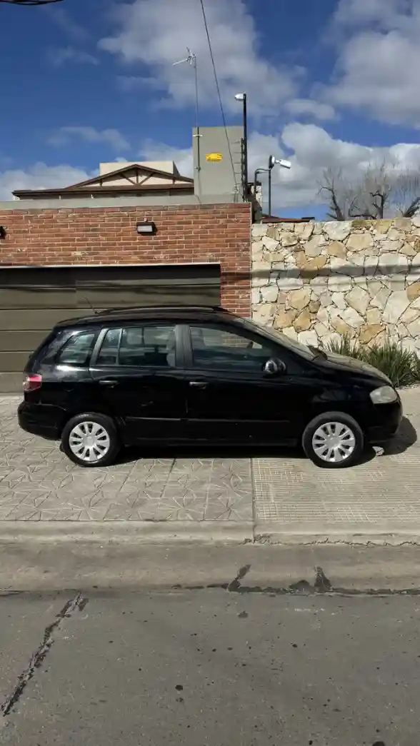 Volkswagen Suran 1.6 I Comfortline 90A 2010 - foto 3