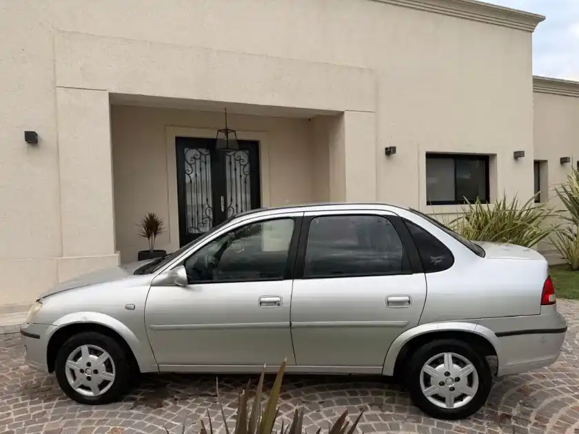 Chevrolet Classic 1.4 Ls Aa+Dir 2013 - foto 3