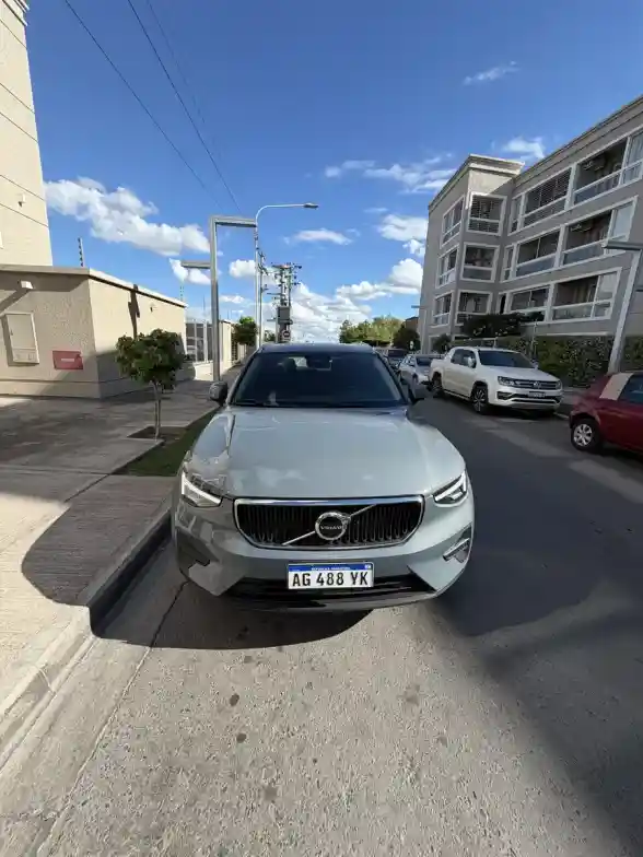 Volvo Xc40 2.0 Mhev B4 Plus Fwd 2024 - foto 1