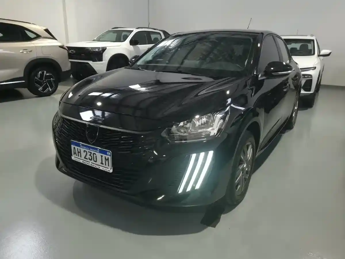Peugeot 208 1.6 Allure Tiptronic 2025 - foto 1
