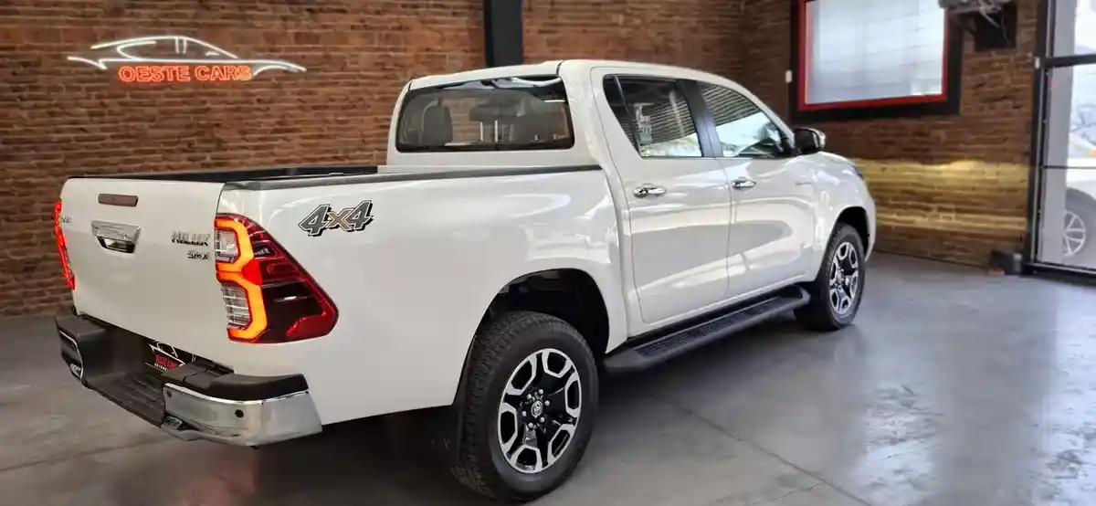 Toyota Hilux Pick-Up 2.8 Cd Srx 177Cv 4X4 At 2023 - foto 3