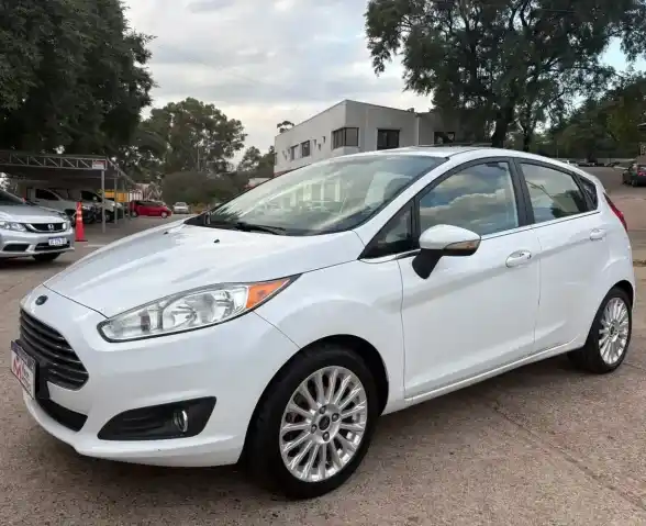 Ford Fiesta Kinetic 1.6 Sedan Titanium Powershift 120Cv 2015 - foto 1
