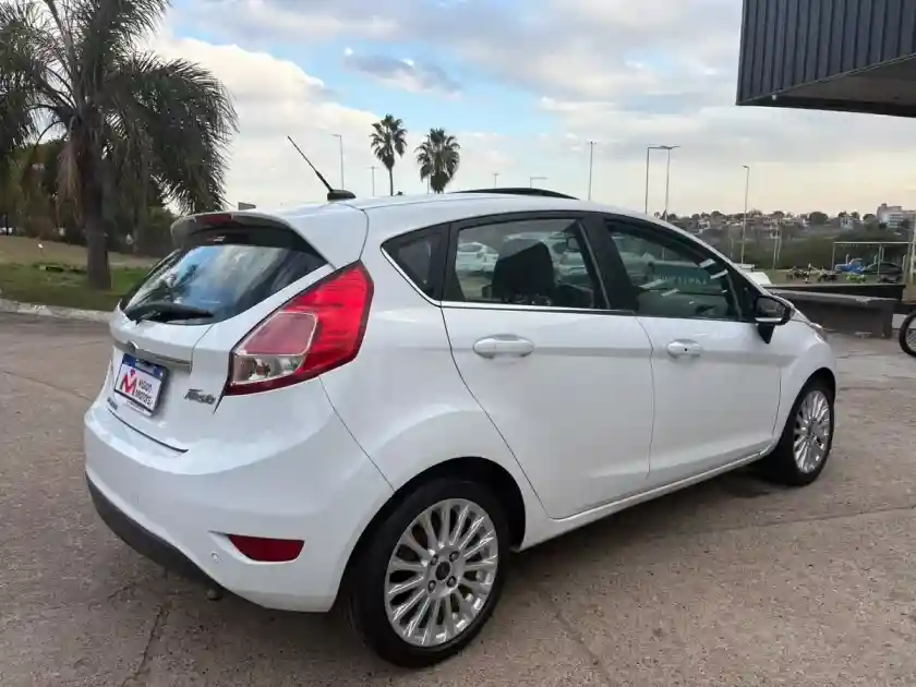 Ford Fiesta Kinetic 1.6 Sedan Titanium Powershift 120Cv 2015 - foto 3