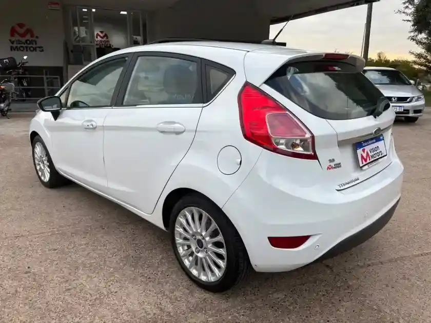 Ford Fiesta Kinetic 1.6 Sedan Titanium Powershift 120Cv 2015 - foto 5