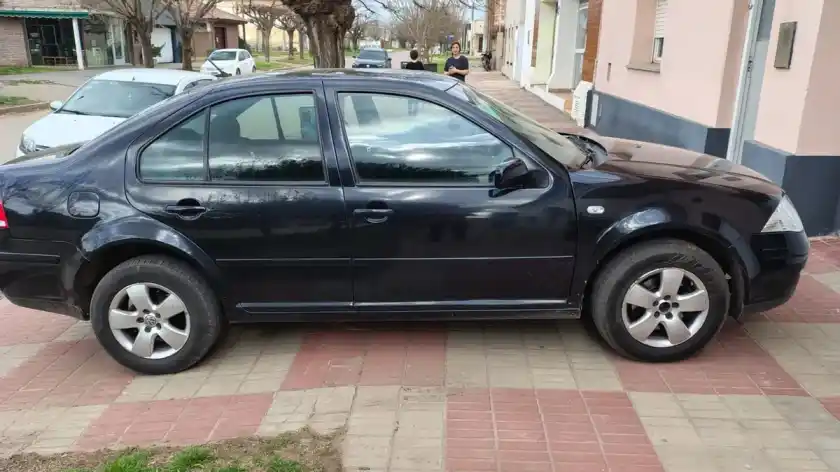 Volkswagen Bora 2.0 Trendline 115Cv 2011 - foto 3