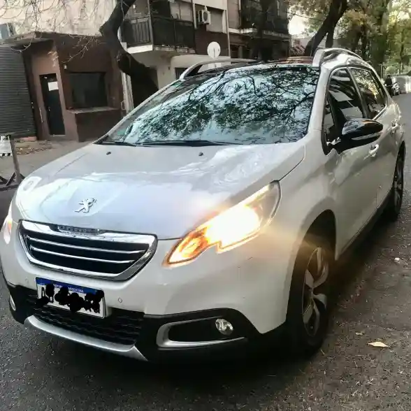 Peugeot 2008 1.6 Feline 2018 - foto 1