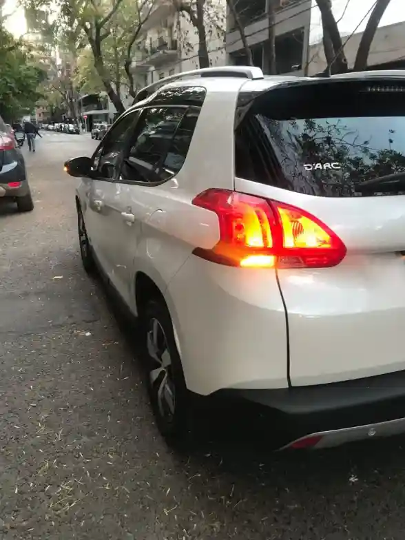 Peugeot 2008 1.6 Feline 2018 - foto 4
