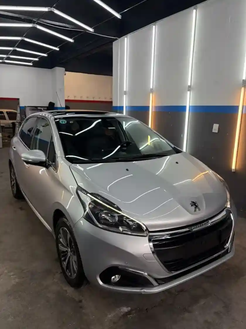 Peugeot 208 1.6 Feline 2017 - foto 4