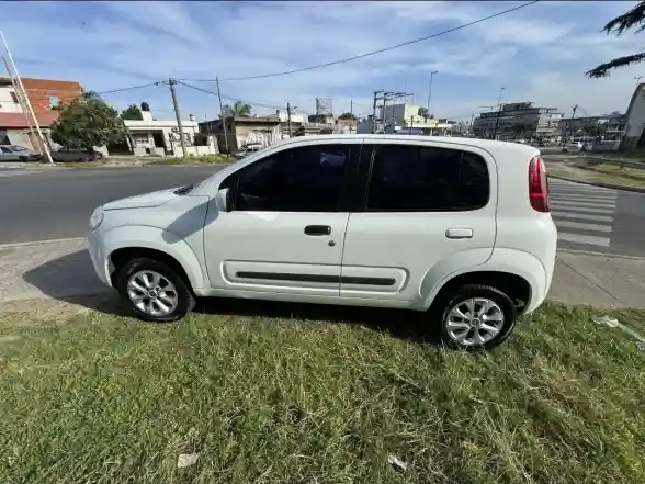 Fiat Uno 1.4 Attractive 2011 - foto 4