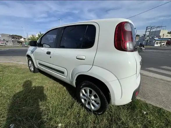 Fiat Uno 1.4 Attractive 2011 - foto 5
