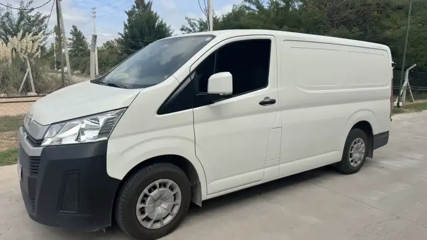 Toyota Hiace 2.8 Tdi Furgón 6At L1H1 3A 4P 2023 - foto 2