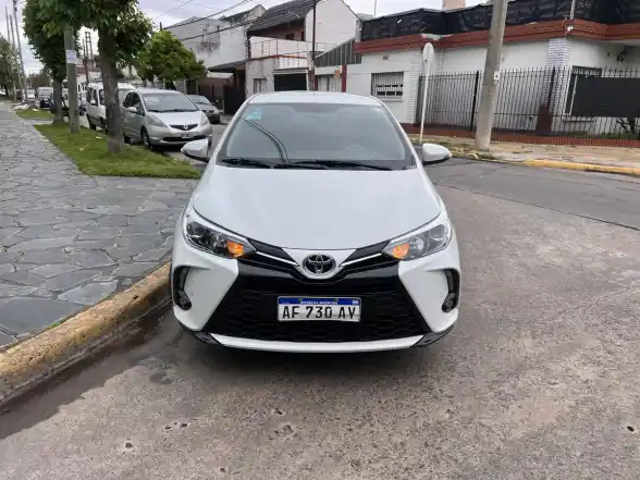 Toyota Yaris 1.5 107Cv Xls Sedan 2023 - foto 2