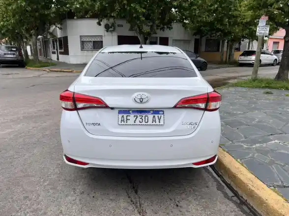 Toyota Yaris 1.5 107Cv Xls Sedan 2023 - foto 3