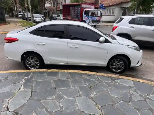 Toyota Yaris 1.5 107Cv Xls Sedan 2023 - foto 4