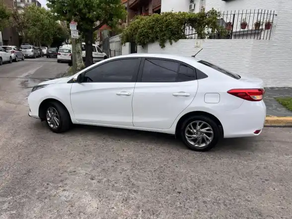 Toyota Yaris 1.5 107Cv Xls Sedan 2023 - foto 5