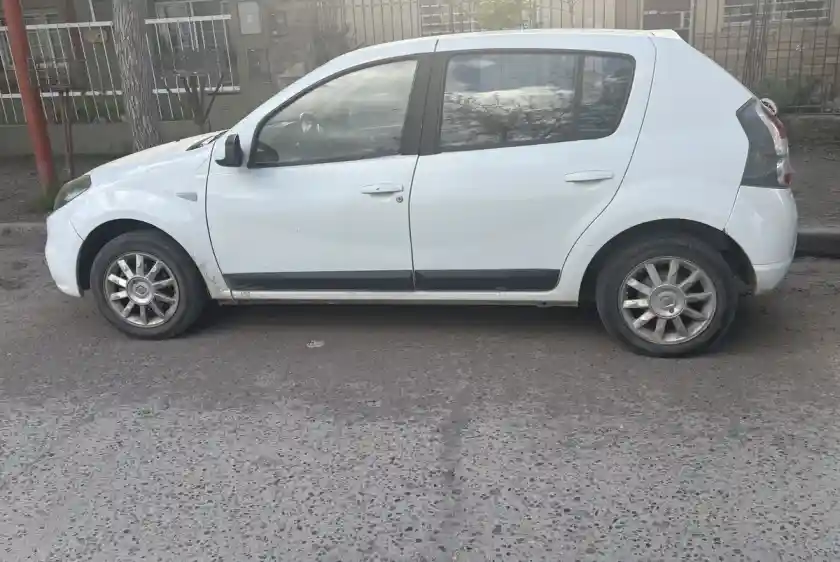 Renault Sandero 1.6 Privilege Nav 105Cv 2013 - foto 3