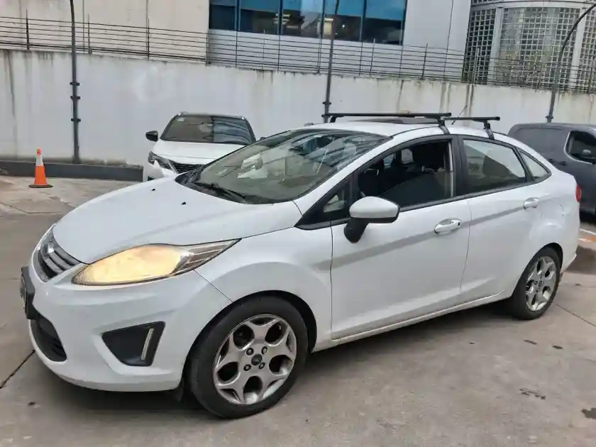 Ford Fiesta Kinetic 1.6 Design Sedan 120Cv Trend Plus 2013 - foto 1