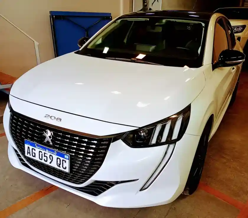 Peugeot 208 1.6 Style Tiptronic 2023 - foto 1