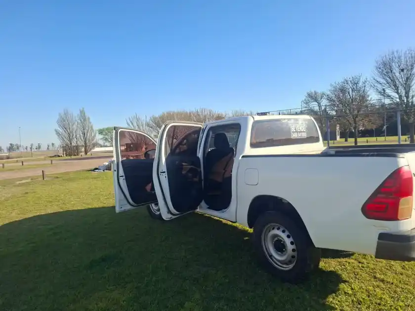 Toyota Hilux 2.4 Cd 150Cv 4X2 2017 - foto 4