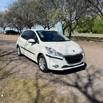 Peugeot 208 1.5 Allure Touchscreen 2014 - foto 1